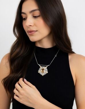 Vintage PCI Citrine Gemstone Scalloped Pendant Necklace 16" Silver Gold Tone VG